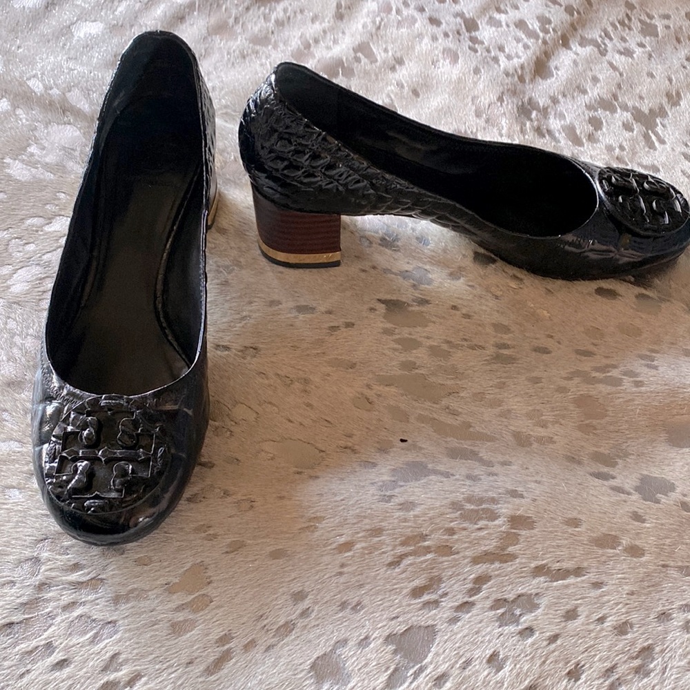 TORY BURCH AMY CROC EMBOSSED PATENT LEATHER SHOE PUMPS SIZE 9M Black